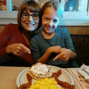 Meet your Posher, Debi